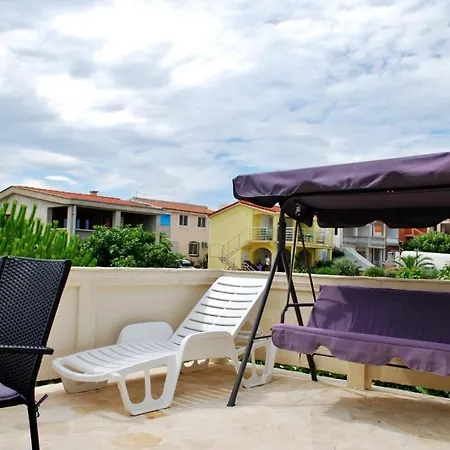 In With Balcony, Air Conditioning, Wifi, Washing Machine 4762-1 Apartment