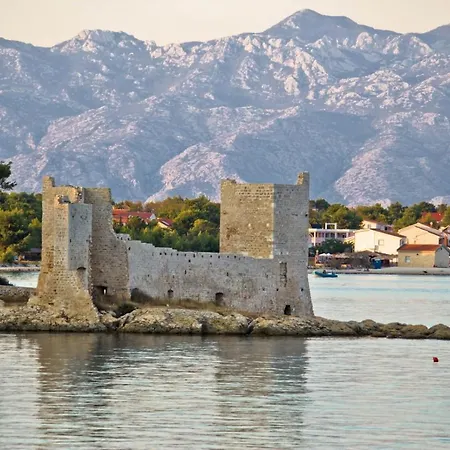 아파트 In With Balcony, Air Conditioning, Wifi, Washing Machine 4762-1 비르