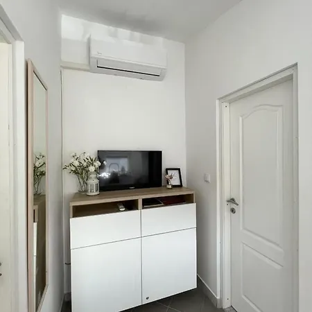 Apartment In With Balcony, Air Conditioning, Wifi, Washing Machine 4762-1 *