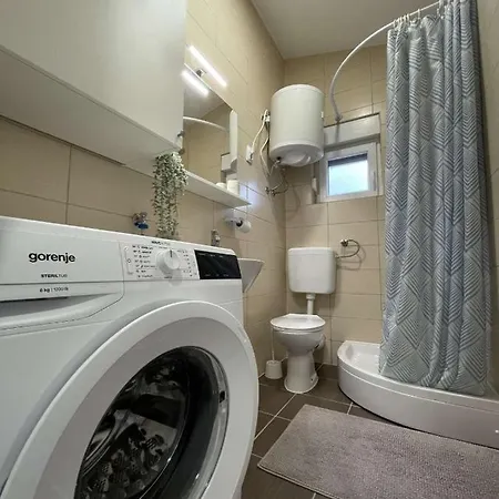 Lägenhet In With Balcony, Air Conditioning, Wifi, Washing Machine 4762-1