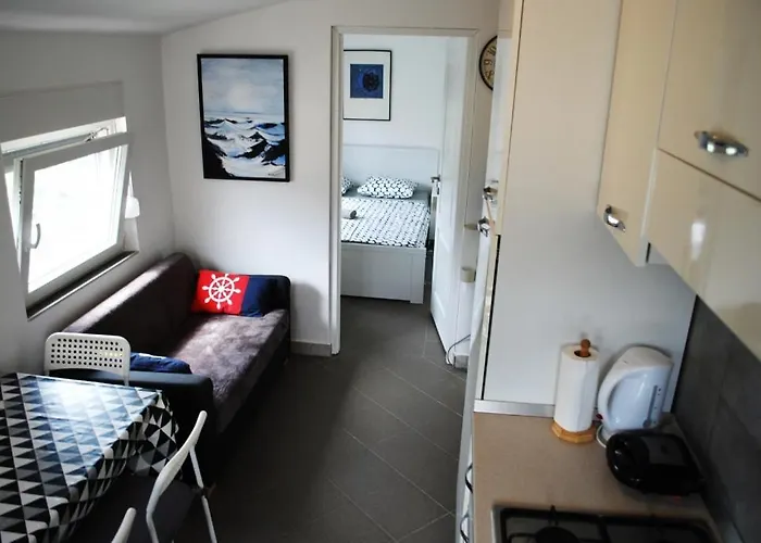 Appartement In With Balcony, Air Conditioning, Wifi, Washing Machine 4762-1 *