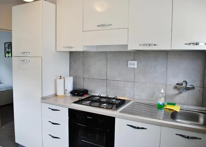 In With Balcony, Air Conditioning, Wifi, Washing Machine 4762-1 Appartement Vir