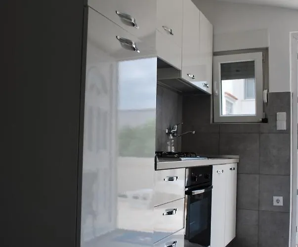 Appartement In With Balcony, Air Conditioning, Wifi, Washing Machine 4762-1 *