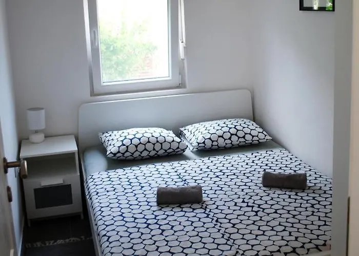 In With Balcony, Air Conditioning, Wifi, Washing Machine 4762-1 * Vir