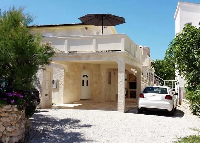 In With Balcony, Air Conditioning, Wifi, Washing Machine 4762-1