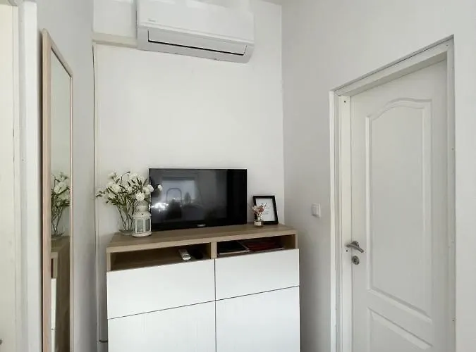 Appartement In With Balcony, Air Conditioning, Wifi, Washing Machine 4762-1 *