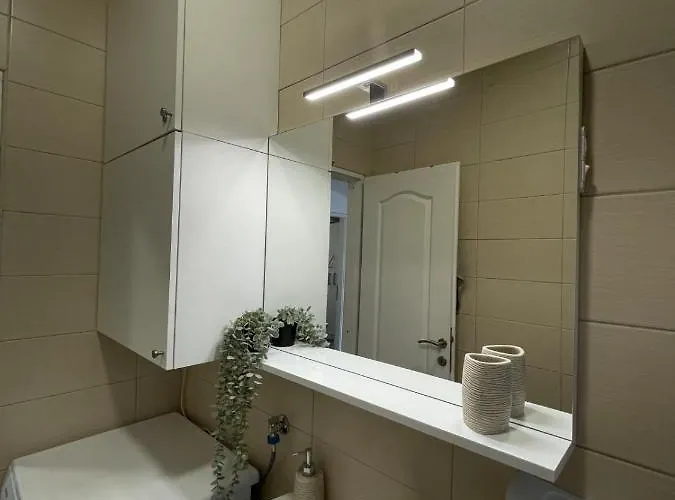 Appartement In With Balcony, Air Conditioning, Wifi, Washing Machine 4762-1 *